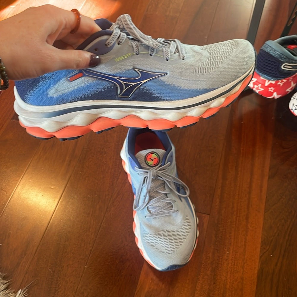 Mizuno wave sky running/walking shoes 8.5